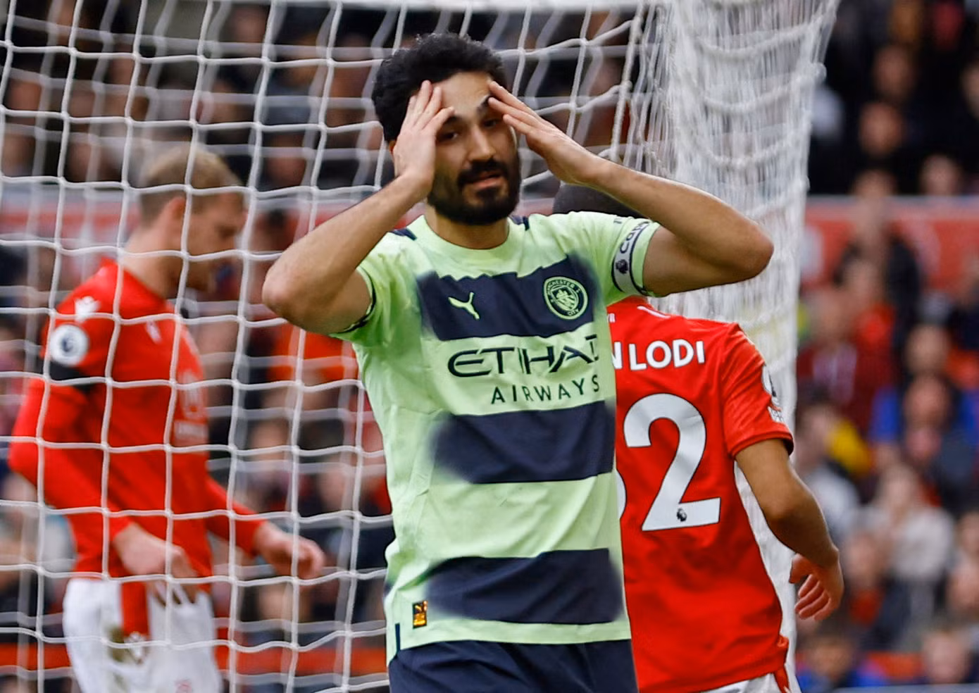 Bị Nottingham chia điểm, Man City mất ngôi đầu về lại tay Arsenal ảnh 12
