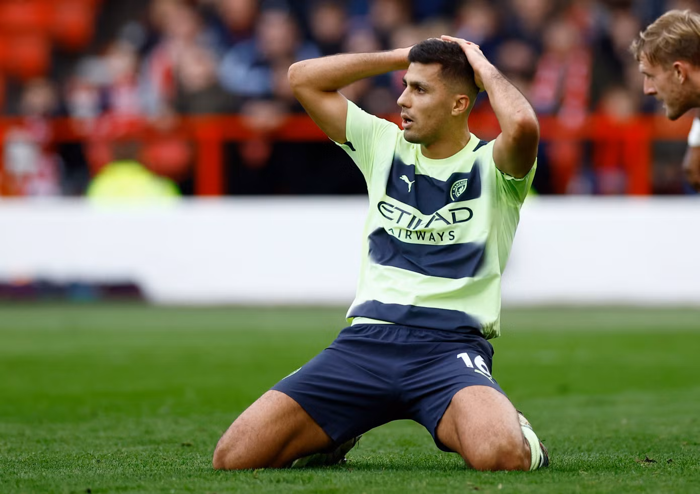 Bị Nottingham chia điểm, Man City mất ngôi đầu về lại tay Arsenal ảnh 11
