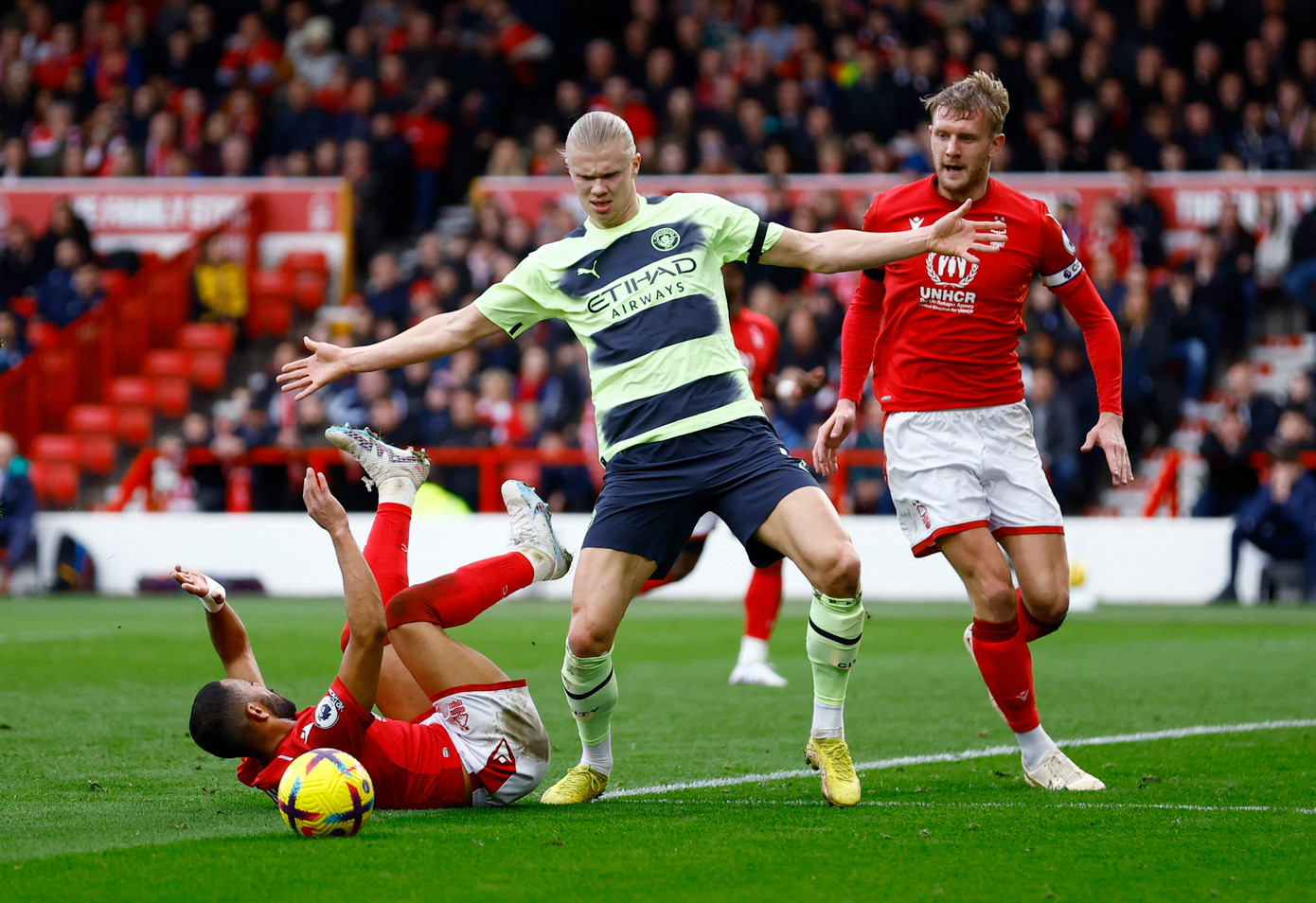 Bị Nottingham chia điểm, Man City mất ngôi đầu về lại tay Arsenal ảnh 9 Bị Nottingham chia điểm, Man City mất ngôi đầu về lại tay Arsenal ảnh 9