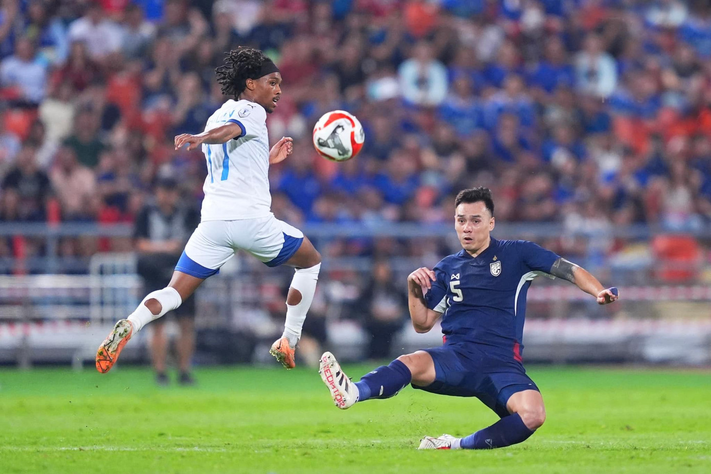 Chalermsak nhiều khả năng sẽ mất chỗ vào tay Khemdee ở trận đấu lượt về Chalermsak nhiều khả năng sẽ mất chỗ vào tay Khemdee ở trận đấu lượt về