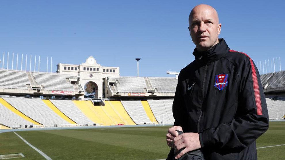 Jordi Cruyff từng dẫn dắt Chongqing Liangjiang nhưng không thành công Jordi Cruyff từng dẫn dắt Chongqing Liangjiang nhưng không thành công