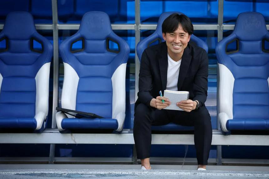 HLV Takayuki Nishigaya của ĐT Singapore HLV Takayuki Nishigaya của ĐT Singapore