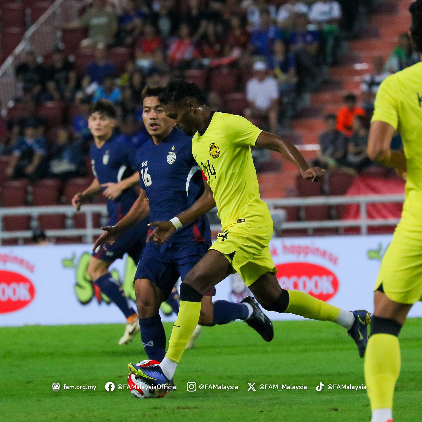 Thái Lan đè Malaysia, ngôi đầu bảng A đổi chủ ảnh 7 Thái Lan đè Malaysia, ngôi đầu bảng A đổi chủ ảnh 7