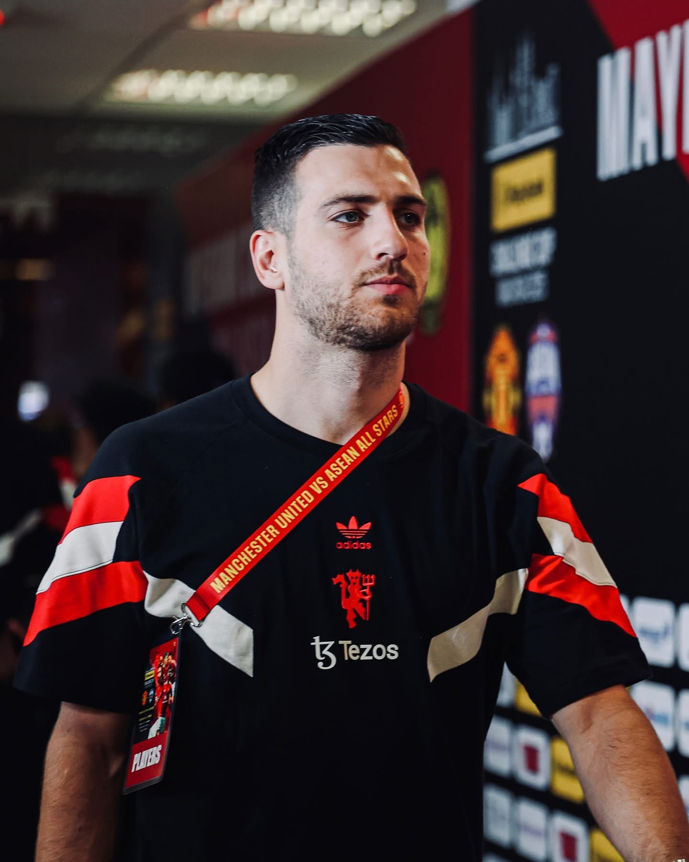 Hoàng Đức, Duy Mạnh và đồng đội đánh bại các ngôi sao MU ảnh 6