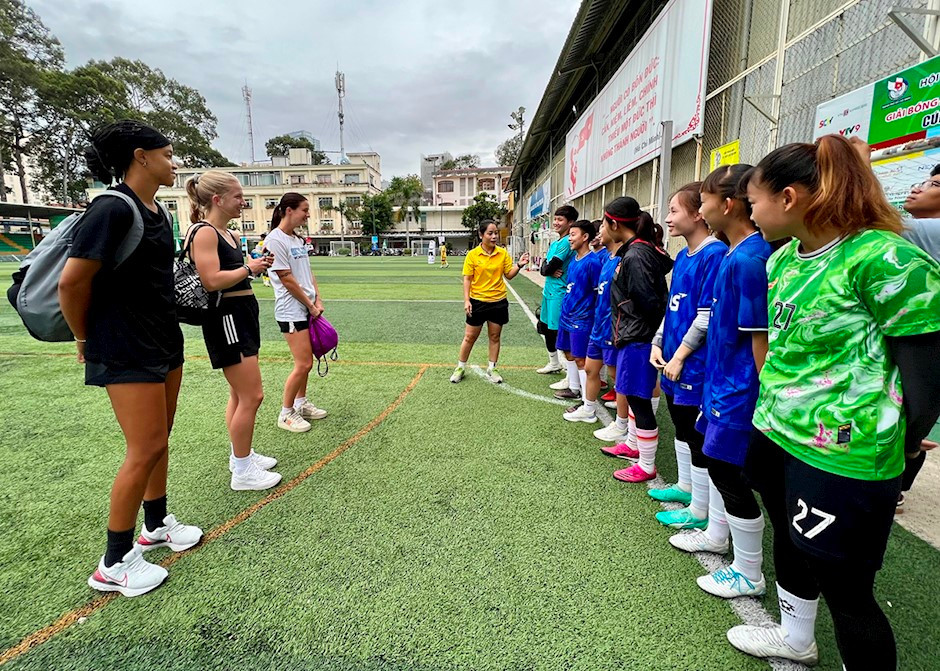 3 cầu thủ Mỹ làm quen với CLB mới