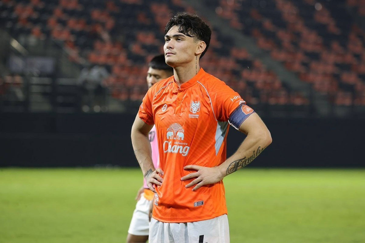 Trận đấu giữa Ratchaburi (ảnh) và Prachuap vào tối 28/3 vẫn diễn ra, cầu thủ hai đội đã tiến hành tưởng niệm nạn nhân động đất