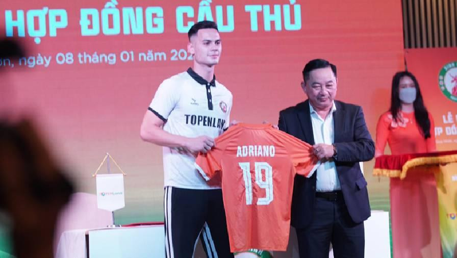 Schmidt đang khoác áo Bình Định FC Schmidt đang khoác áo Bình Định FC