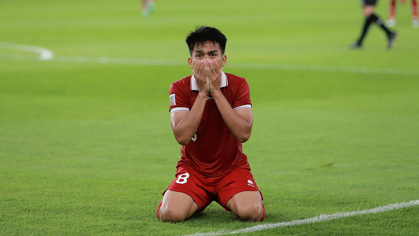 Witan tiếc nuối sau pha sút ra ngoài không tưởng trong trận hòa Thái Lan Witan tiếc nuối sau pha sút ra ngoài không tưởng trong trận hòa Thái Lan