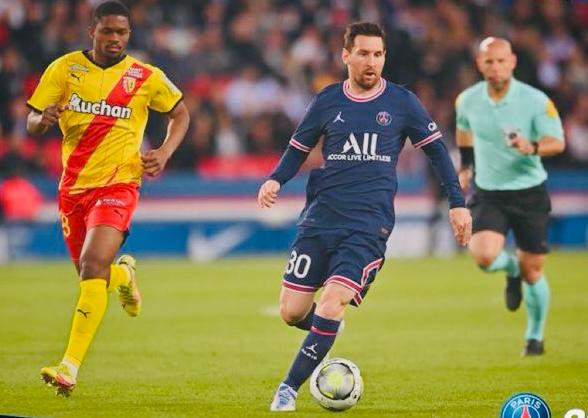 Messi đã biết lên tiếng đúng lúc