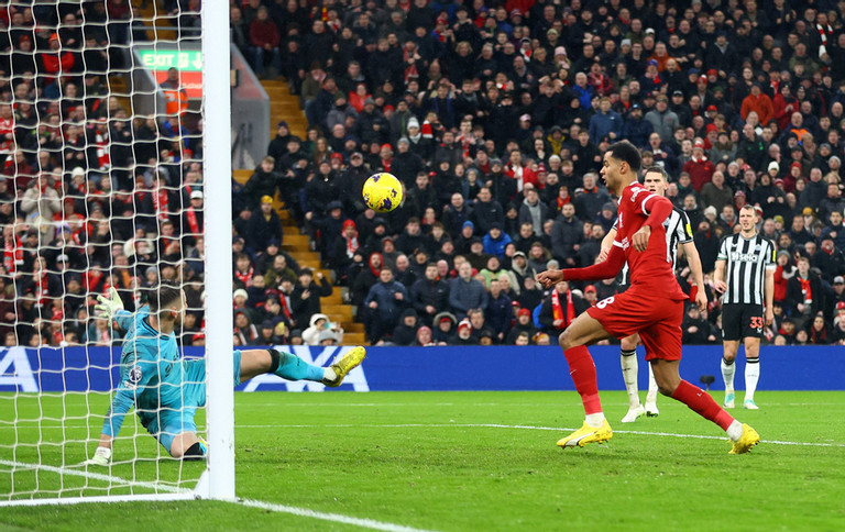 Gakpo ghi bàn để giúp Liverpool thắng đậm