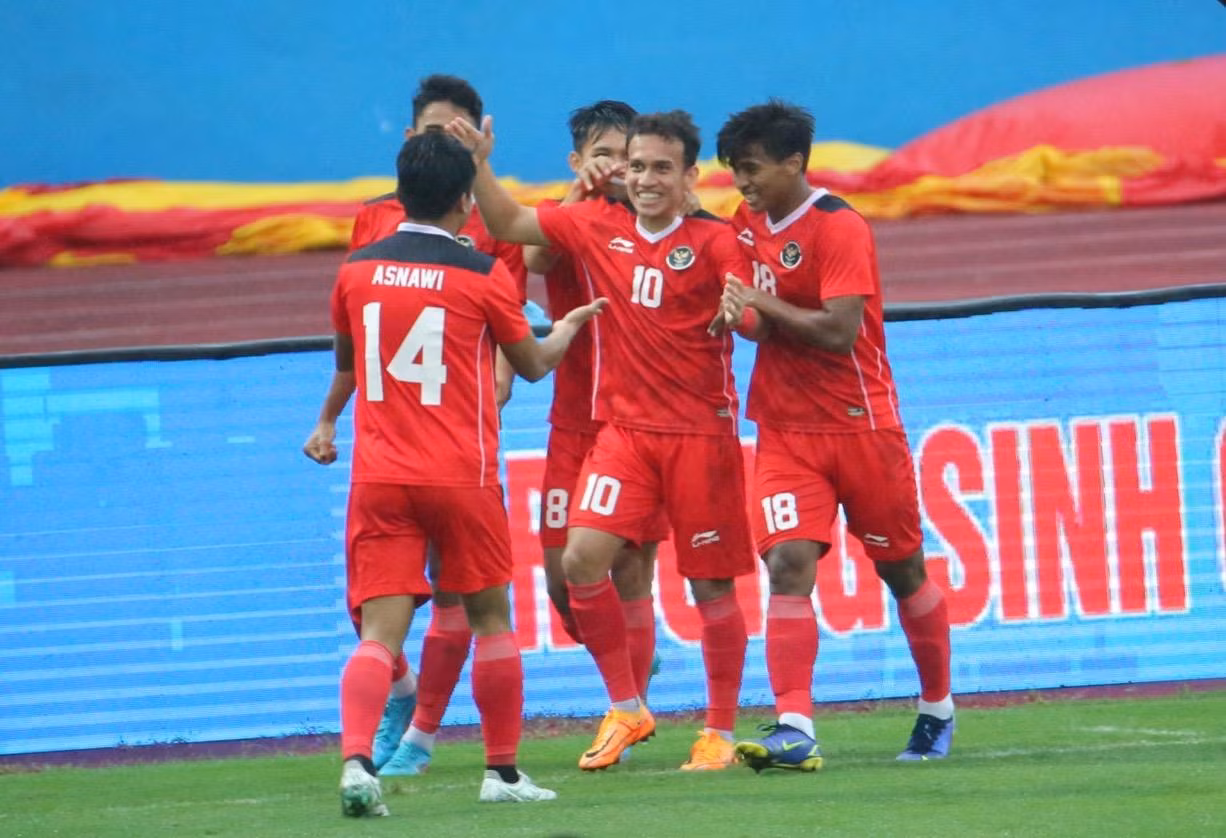 Indonesia giành 9 điểm sau 4 trận, giành vé vào bán kết