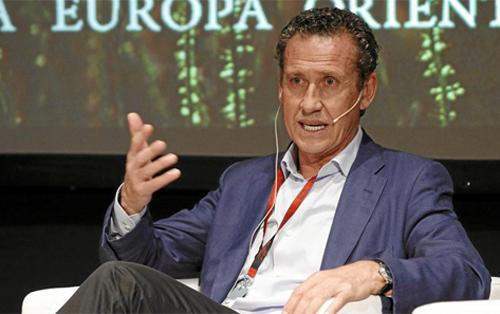 Dù từng nhiều năm gắn bó với Real Madrid song Valdano vẫn đánh giá rất cao Messi, ngôi sao cũ của kình địch Barca Dù từng nhiều năm gắn bó với Real Madrid song Valdano vẫn đánh giá rất cao Messi, ngôi sao cũ của kình địch Barca