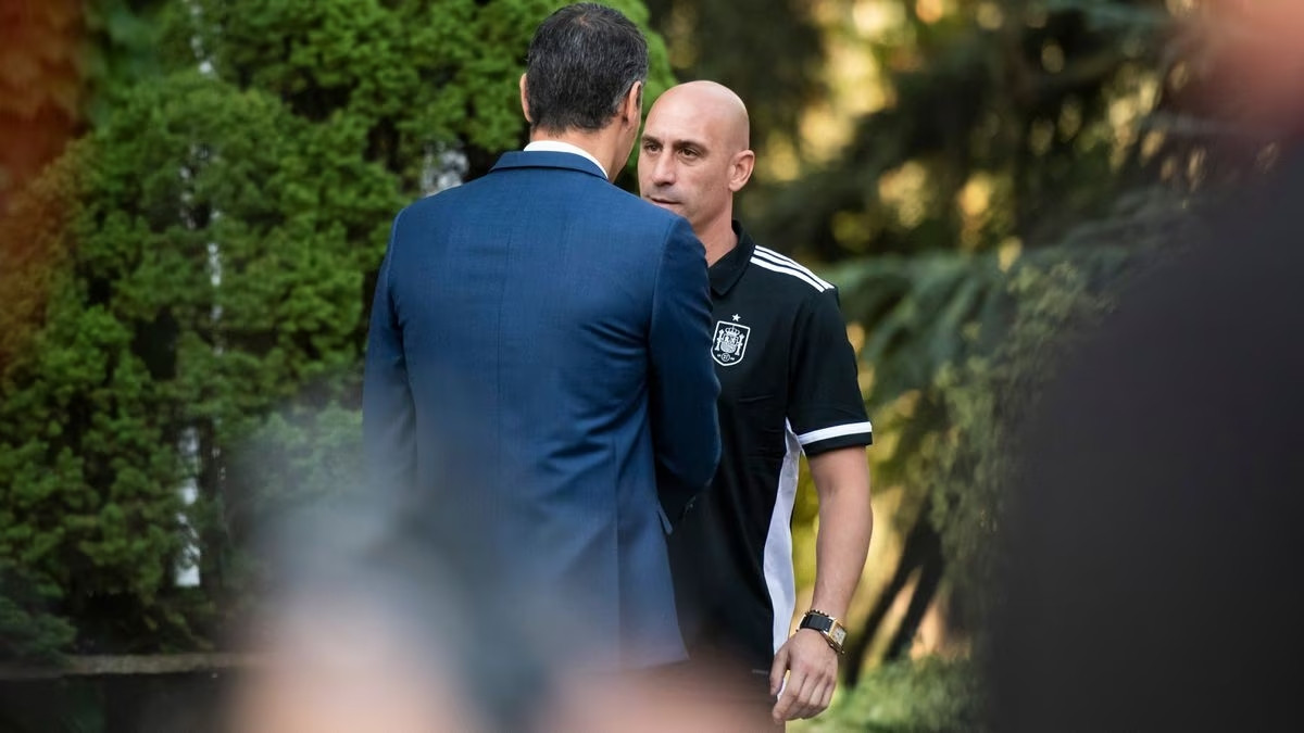 Chủ tịch Rubiales đang bị áp lực bủa vây Chủ tịch Rubiales đang bị áp lực bủa vây