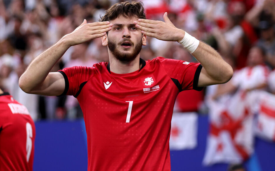 Cả núi tiền thưởng đang chờ đợi Kvaratskhelia và đồng đội