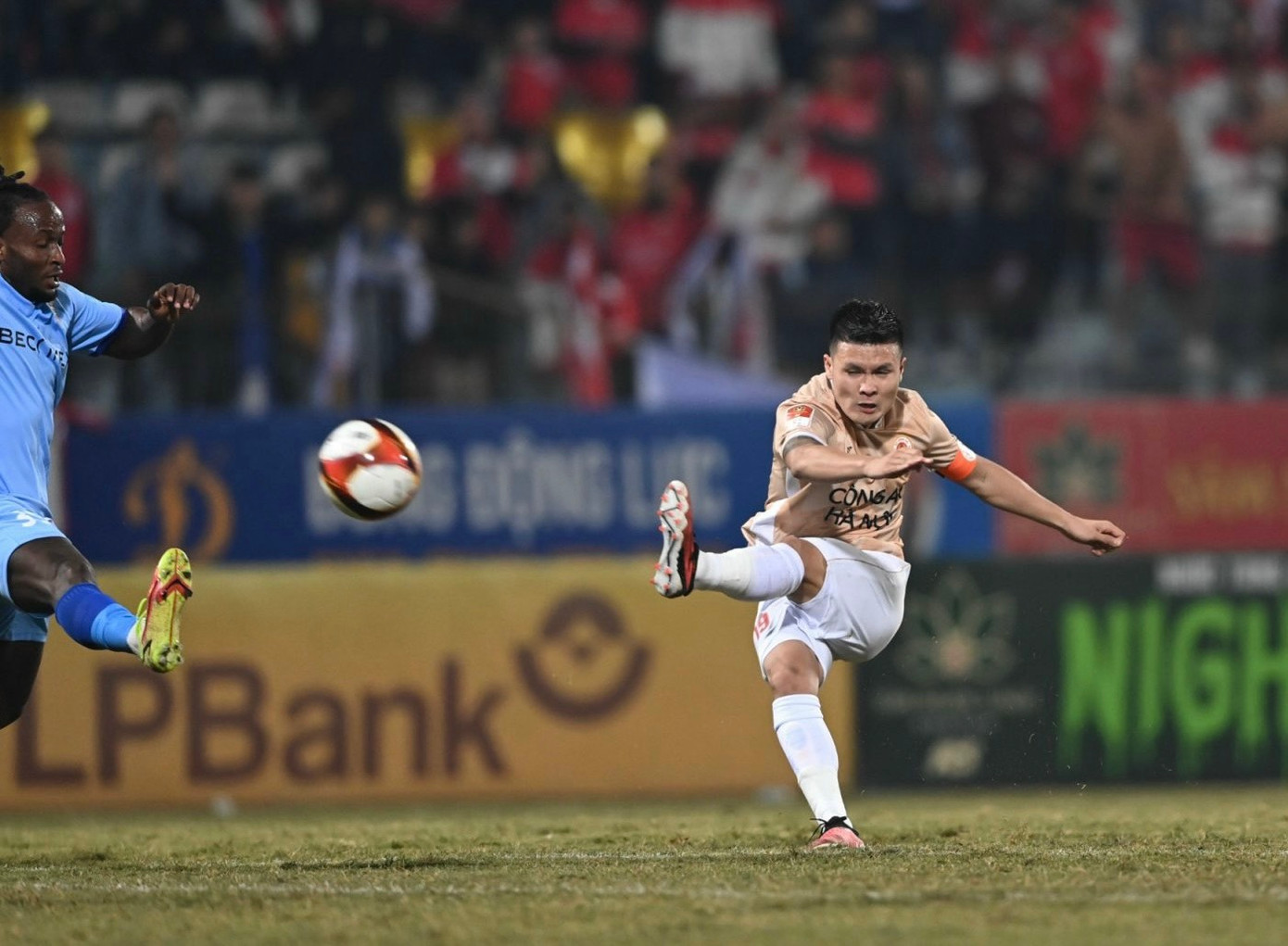 Quang Hải ghi bàn, GĐKT Trần Tiến Đại nhận thẻ đỏ trong ngày CAHN đại thắng Bình Dương ảnh 23