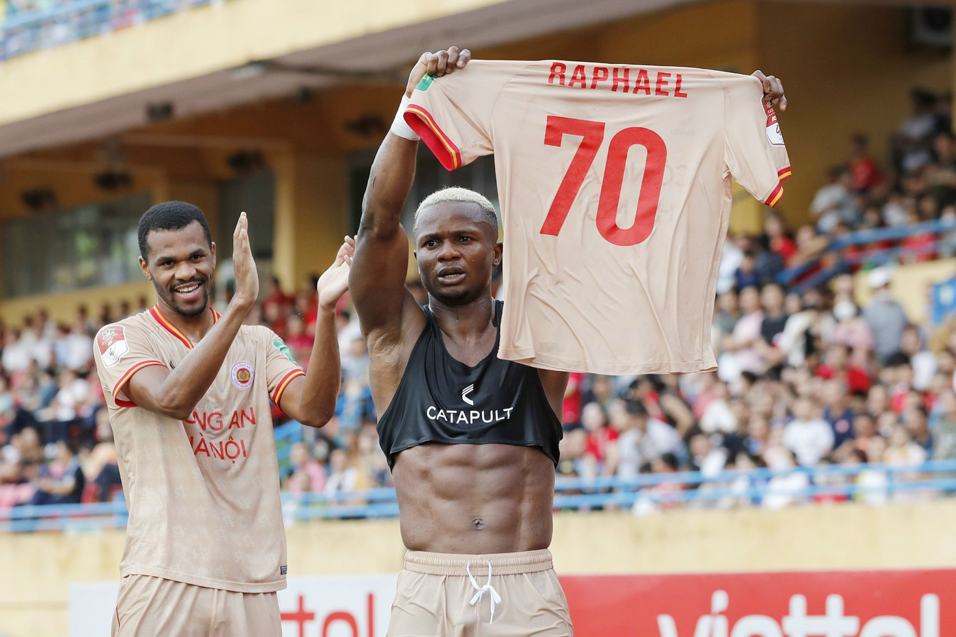 Thắng đậm Viettel trong trận cầu nhạt, CAHN chạm tay vào chức vô địch ảnh 3