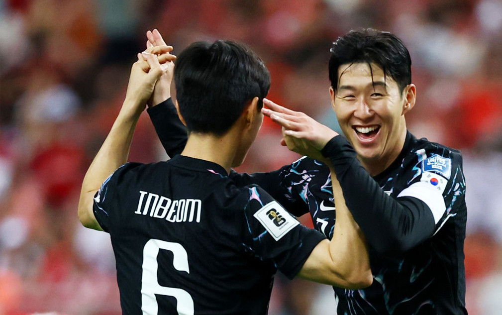 Son dễ dàng ghi 2 bàn vào lưới Singapore