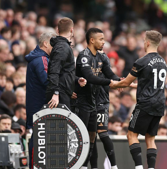 Đại thắng Fullham, Arsenal vững ngôi đầu ảnh 16