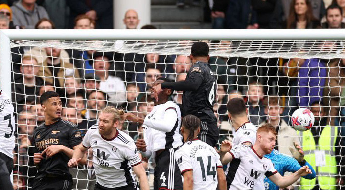 Đại thắng Fullham, Arsenal vững ngôi đầu ảnh 7