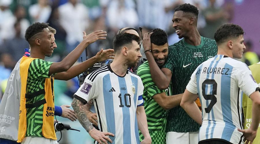 Messi khẳng định toàn đội Argentina đã thi đấu quyết tâm hơn nhờ trận thua Saudi Arabia Messi khẳng định toàn đội Argentina đã thi đấu quyết tâm hơn nhờ trận thua Saudi Arabia