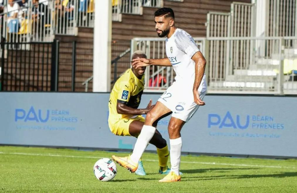 Pau thua toàn diện trước Sochaux