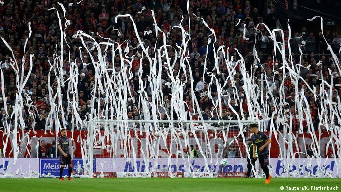 Nhiều sân bóng ở châu Âu cũng không ủng hộ hành động ném giấy của các CĐV