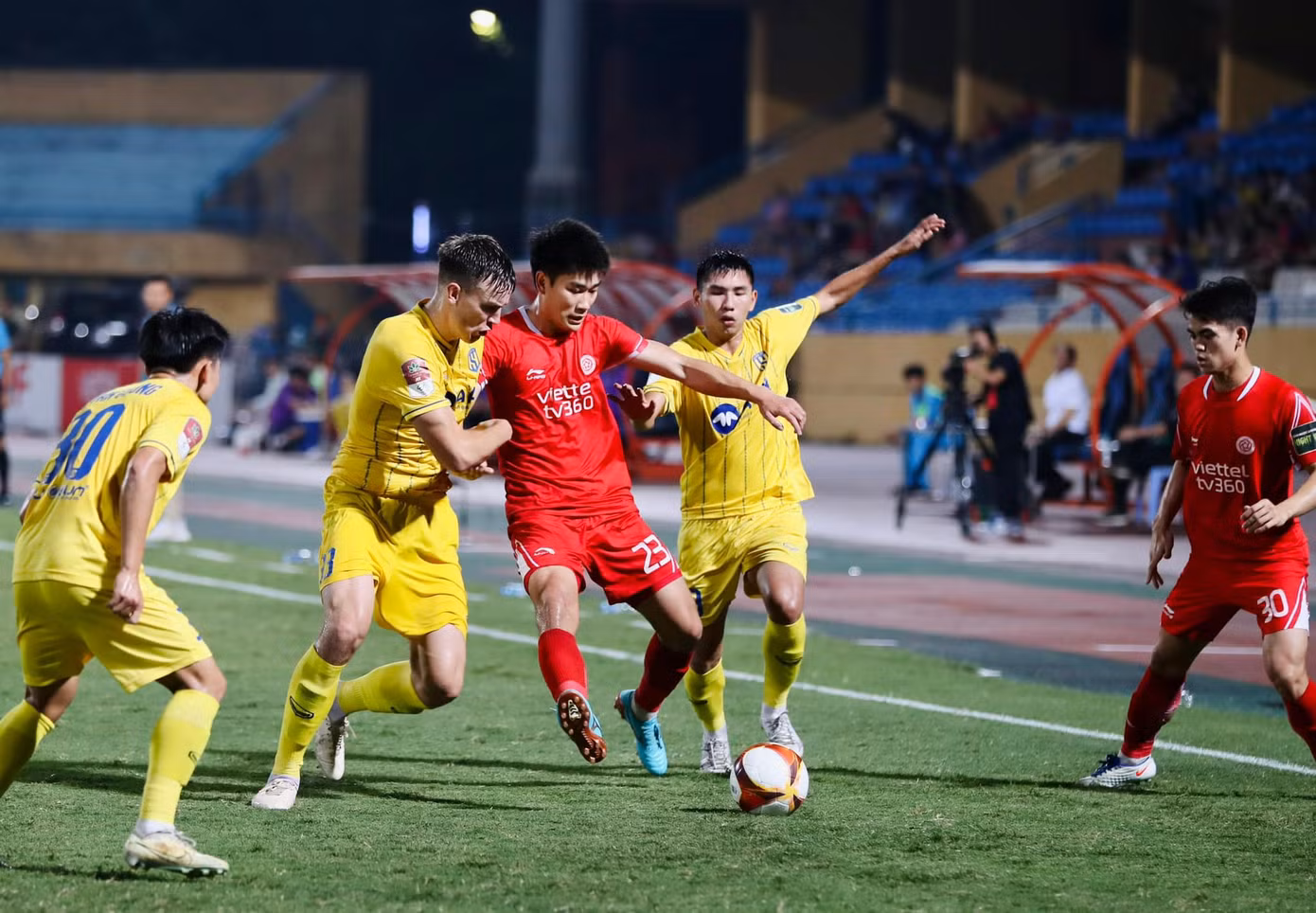 Hoàng Đức rực sáng, Viettel đánh bại SLNA 3-0 ảnh 7