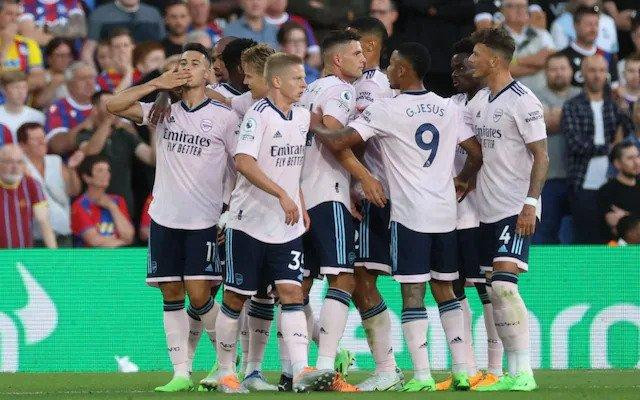 Arsenal dẫn 2-0 chỉ sau 11 phút