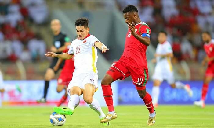 Tiến Linh trong trận gặp Oman ở lượt đi