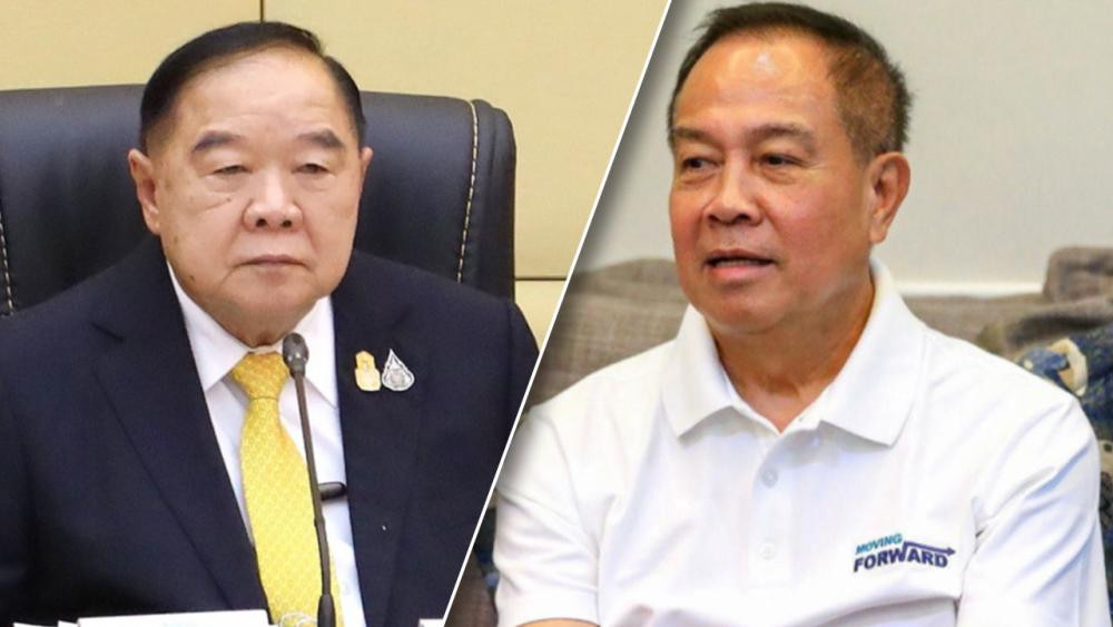 Ông Wongsuwan (trái) đang gây áp lực lên chủ tịch FAT Ông Wongsuwan (trái) đang gây áp lực lên chủ tịch FAT