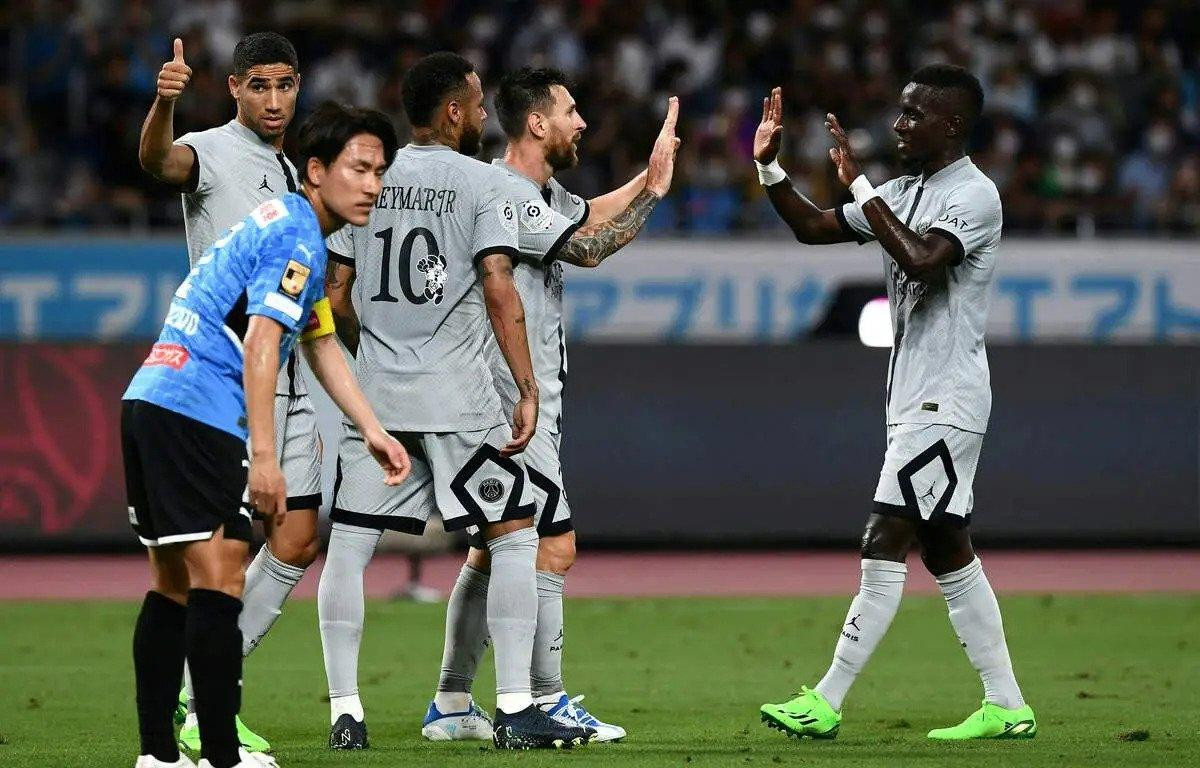 Các siêu sao PSG nhẹ nhàng ghi 2 bàn vào lưới đối thủ Nhật Bản