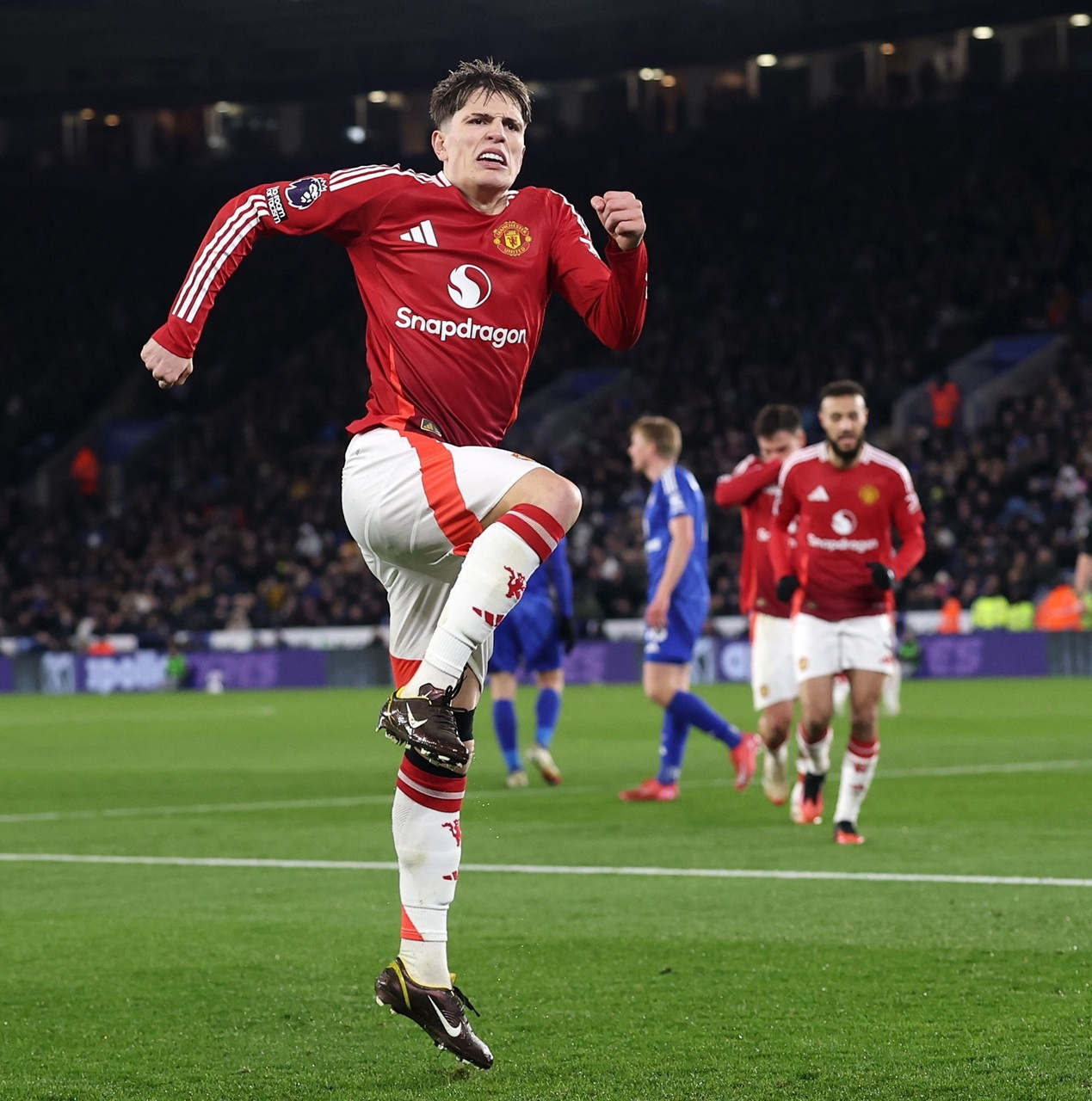 Garnacho ghi bàn cho MU