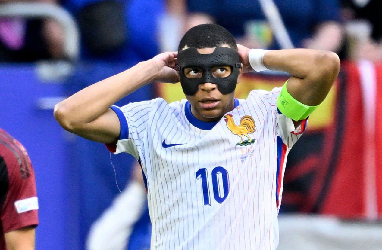 Pháp nhọc nhằn vượt qua Bỉ nhờ bàn phản lưới muộn ảnh 23 Pháp nhọc nhằn vượt qua Bỉ nhờ bàn phản lưới muộn ảnh 23