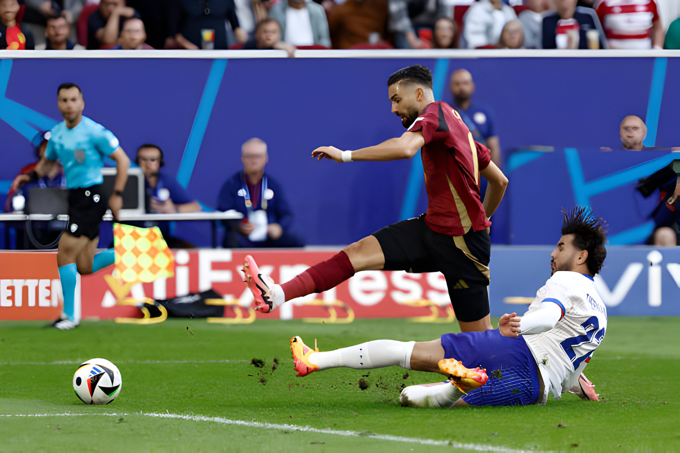 Pháp nhọc nhằn vượt qua Bỉ nhờ bàn phản lưới muộn ảnh 24 Pháp nhọc nhằn vượt qua Bỉ nhờ bàn phản lưới muộn ảnh 24