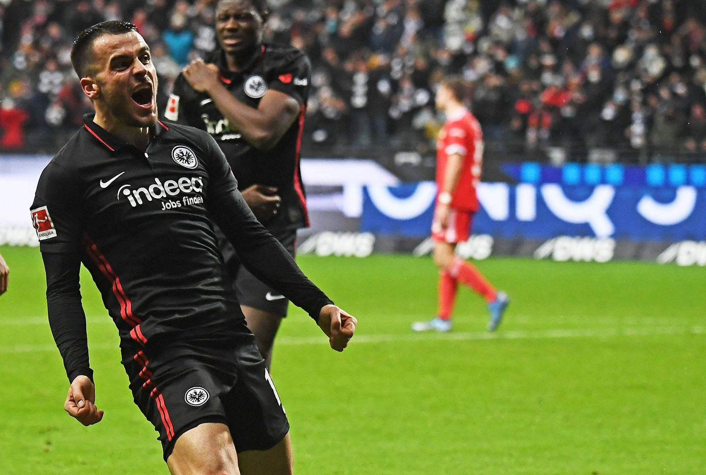 3 tháng qua, Frankfurt chỉ tìm thấy chiến thắng ở Europa League