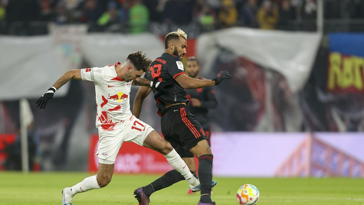 Trung phong Choupo-Moting ghi bàn mở điểm cho Bayern