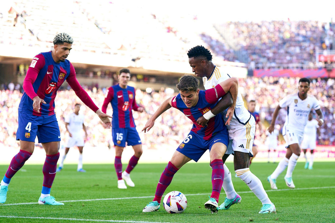 Bellingham lập cú đúp, Real ngược dòng hạ Barca 2-1 ảnh 10 Bellingham lập cú đúp, Real ngược dòng hạ Barca 2-1 ảnh 10