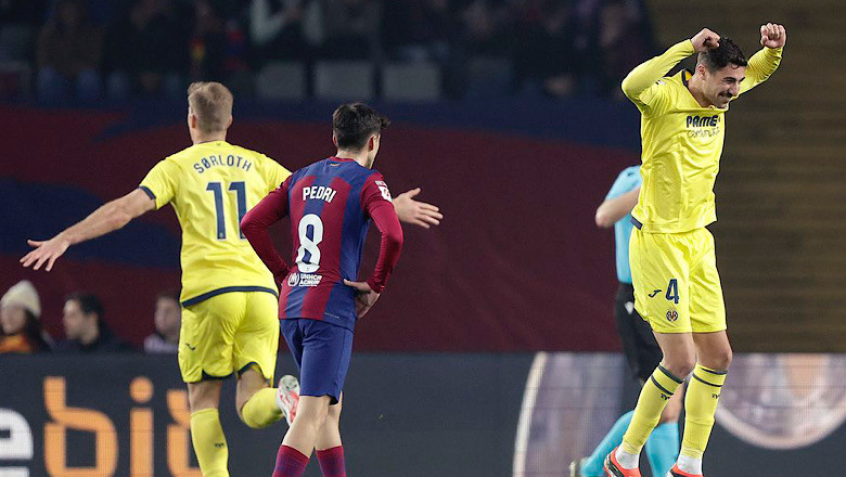 Barcelona bất lực nhìn đối thủ ăn mừng