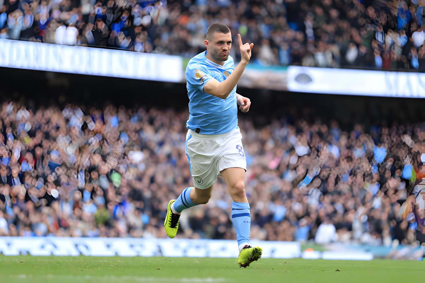 Đại thắng Luton, Manchester City chiếm ngôi đầu giải Ngoại hạng ảnh 18