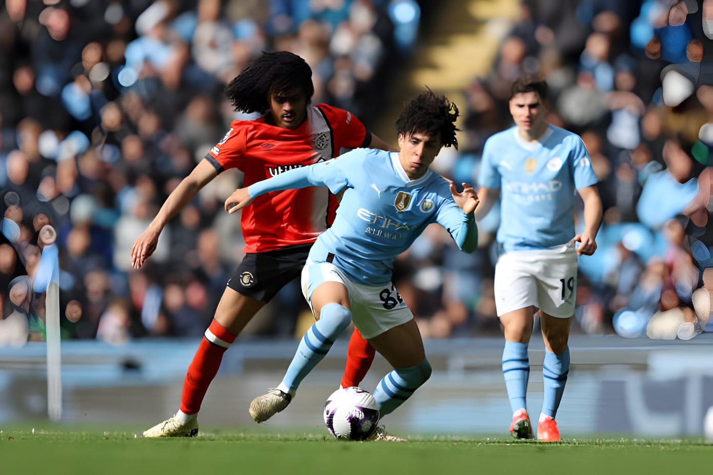 Đại thắng Luton, Manchester City chiếm ngôi đầu giải Ngoại hạng ảnh 15