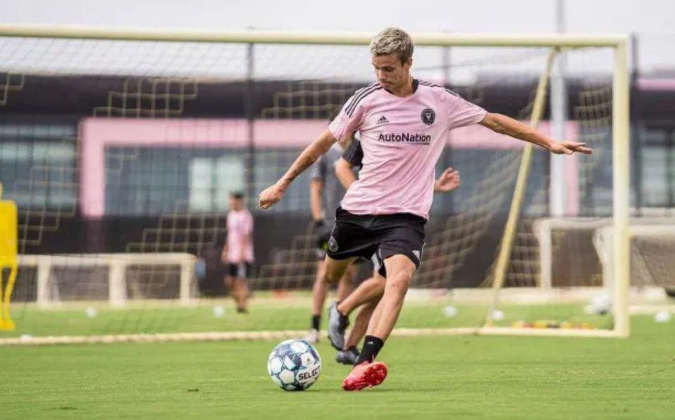 Romeo Beckham vừa có hợp đồng chuyên nghiệp ở tuổi 19