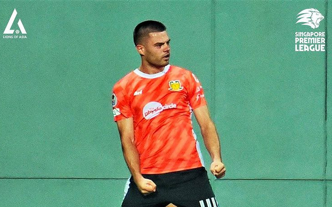 Maksimovic lập cú đúp giúp Hougang thắng ngược