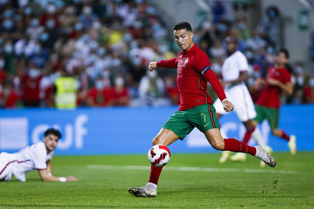 Ronaldo là người mở tỷ số trong chiến thắng 3-0 của Bồ Đào Nha trước Qatar