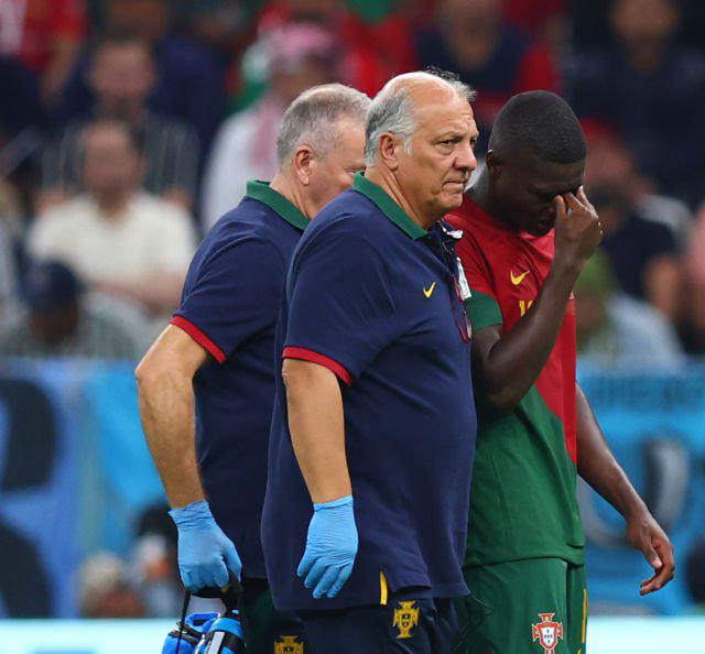 World Cup 2022: Sao MU lập công trước Uruguay, đưa Bồ Đào Nha tiến vào vòng sau trước 1 vòng ảnh 20