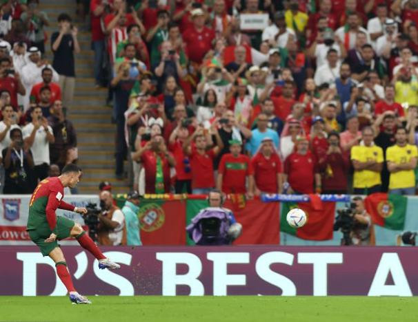 World Cup 2022: Sao MU lập công trước Uruguay, đưa Bồ Đào Nha tiến vào vòng sau trước 1 vòng ảnh 14