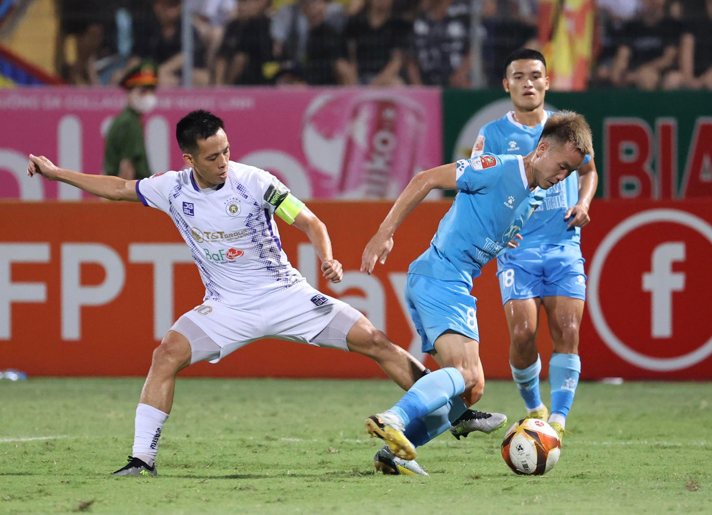 Vượt qua Nam Định 1-0, Hà Nội FC đánh chiếm ngôi đầu bảng ảnh 16