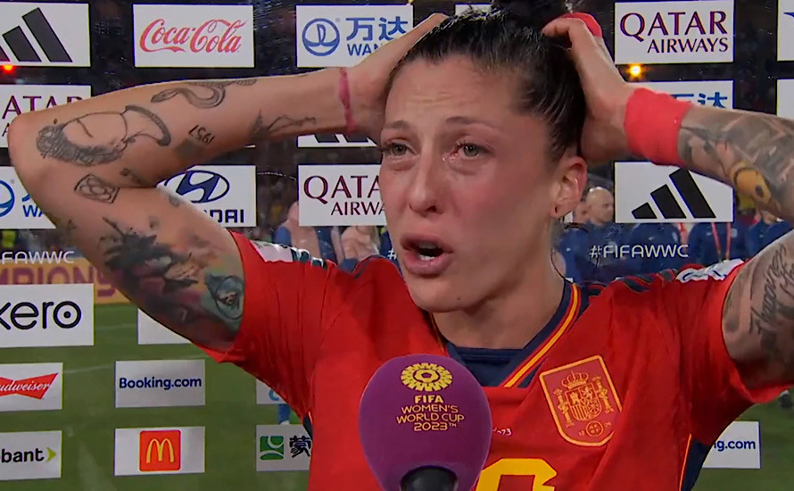 Hermoso ban đầu tỏ ra khó chịu nhưng sau đó đã nói đỡ cho sếp của mình Hermoso ban đầu tỏ ra khó chịu nhưng sau đó đã nói đỡ cho sếp của mình