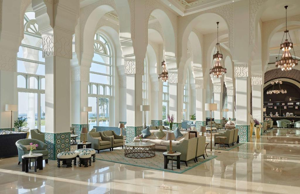 ĐT Bỉ ở Hilton Salwa. Trái với các đội tuyển trên, Bỉ chọn ở khu resort cao cấp bậc nhất Qatar. Nơi này hứa hẹn sẽ cung cấp các món ăn ngon và dịch vụ thư giãn tốt nhất cho De Bruyne cùng đồng đội