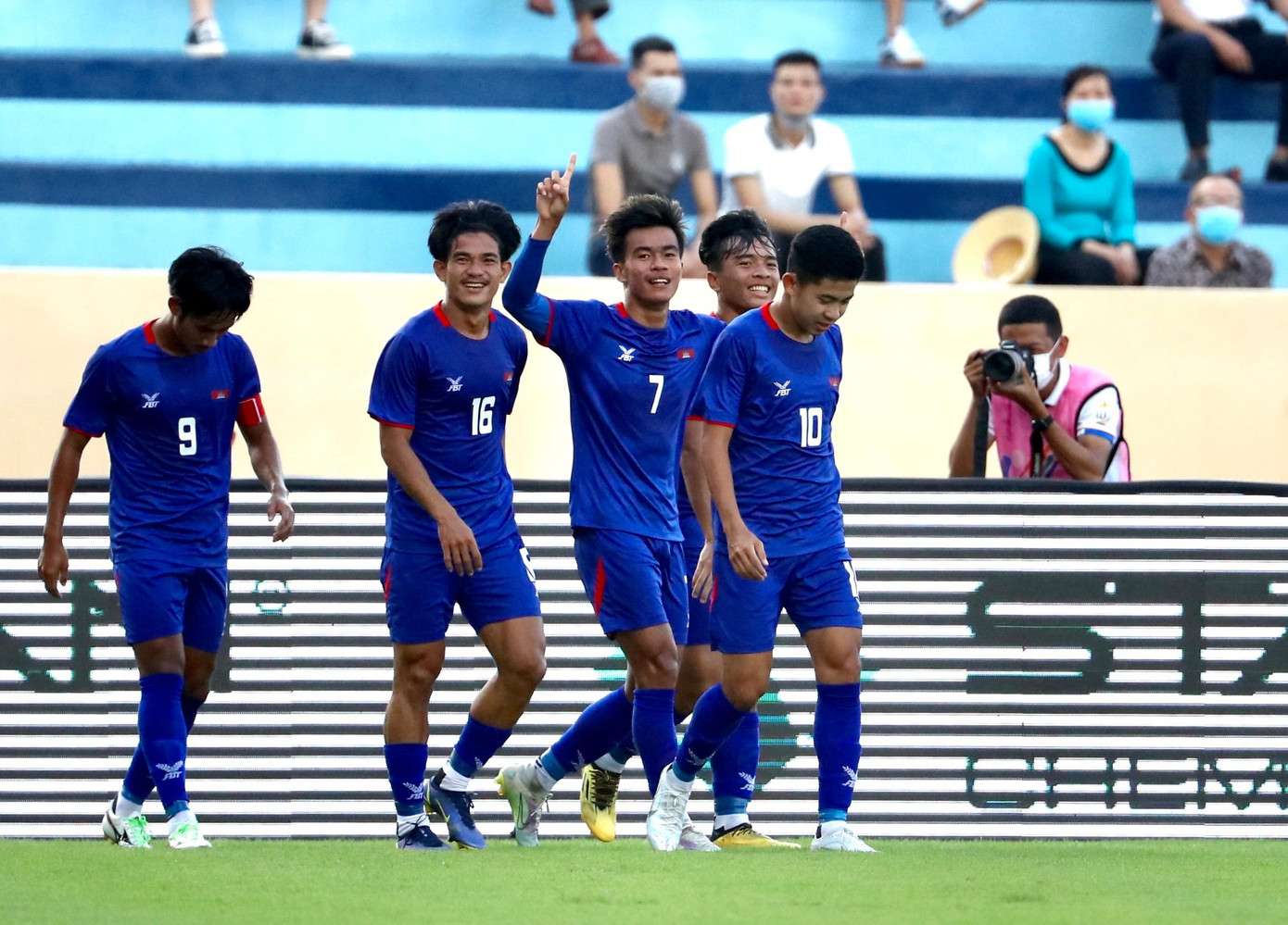 Hai bàn thắng sớm giúp Campuchia rất dễ đá - ảnh: NHƯ Ý