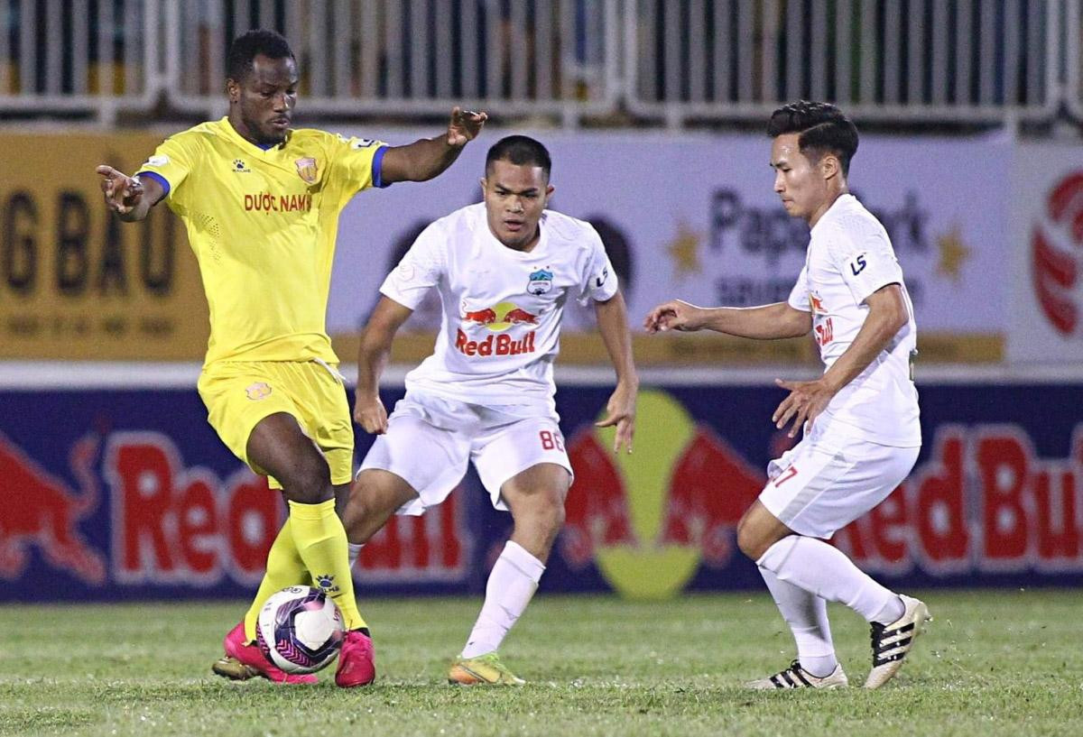 Konan trong màu áo CLB Nam Định mùa trước Konan trong màu áo CLB Nam Định mùa trước